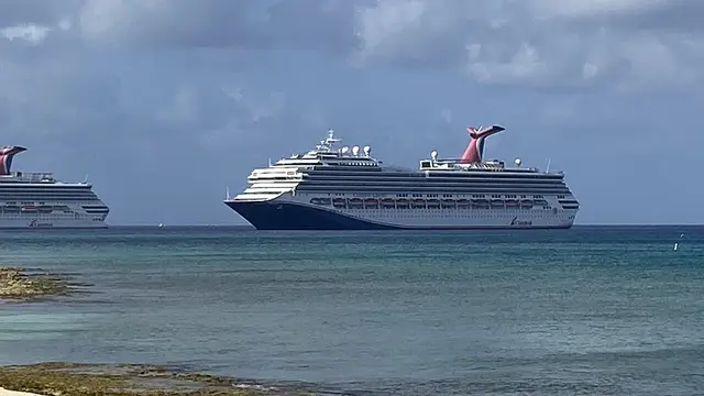 Carnival Liberty navegando