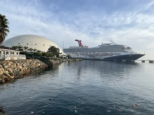 Carnival Radiance navegando