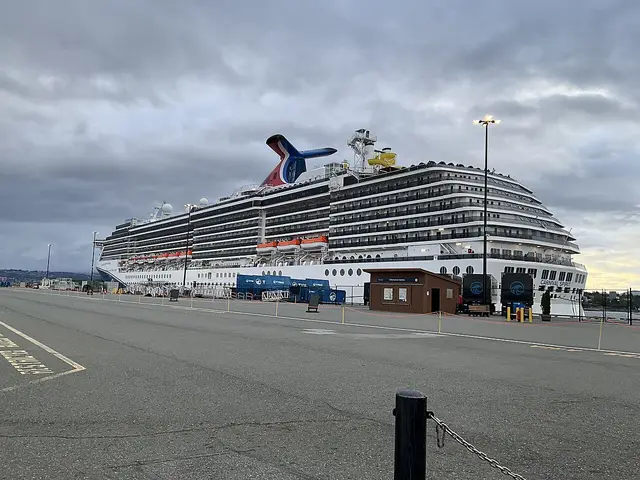 Carnival Spirit navegando