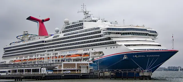 Carnival Sunshine navegando
