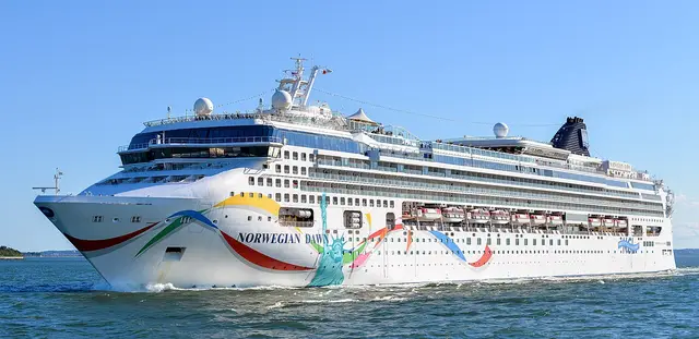 Norwegian Dawn navegando