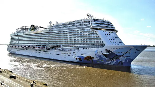 Norwegian Escape navegando