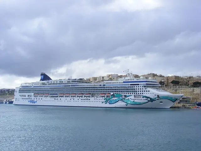 Norwegian Jade navegando
