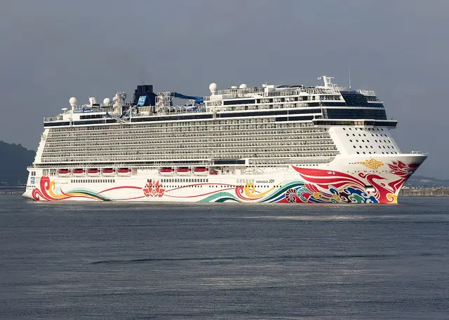 Norwegian Joy navegando