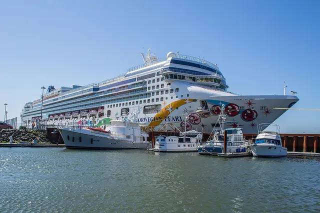 Norwegian Pearl navegando