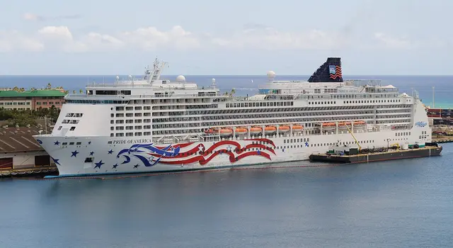 Pride of America navegando