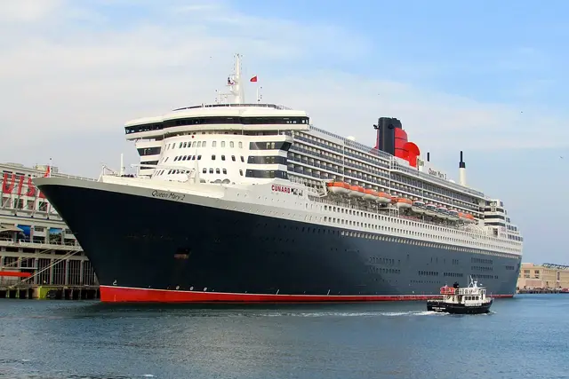 Queen Mary 2 navegando