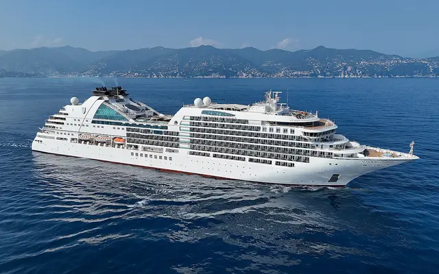 Seabourn Ovation navegando