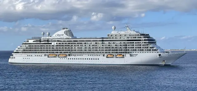 Seven Seas Splendor navegando