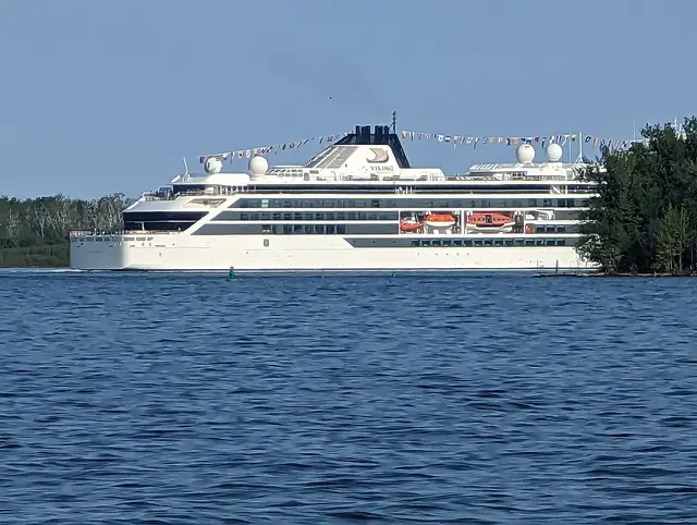 Viking Polaris navegando